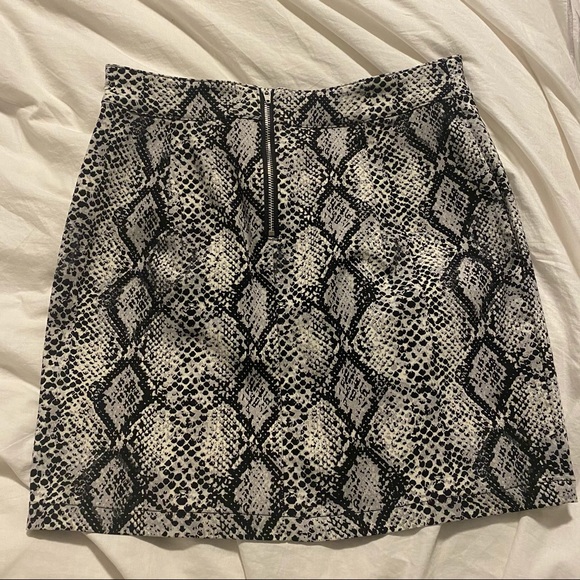 faux leather skirt - Picture 3 of 3